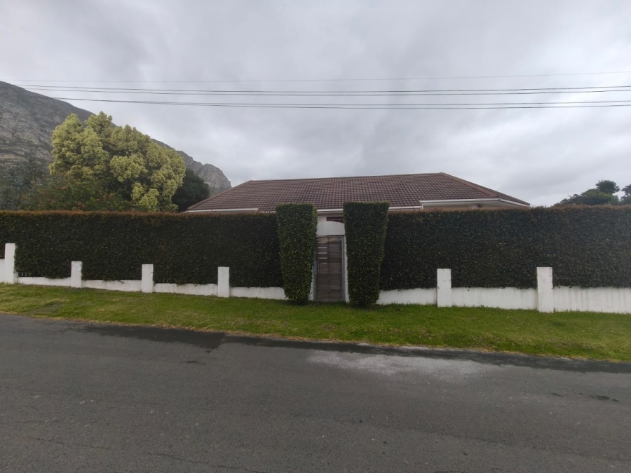 3 Bedroom Property for Sale in Voelklip Western Cape